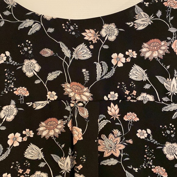 Pleione black, pink, and grey floral 3/4 sleeve blouse - Picture 7 of 8